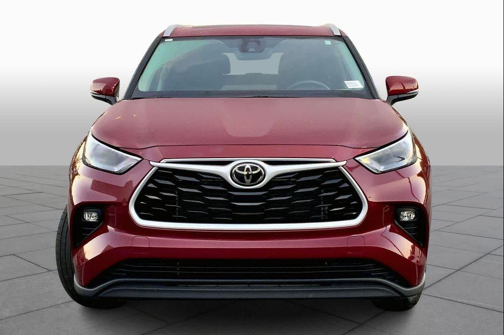 used 2025 Toyota Highlander car, priced at $44,586