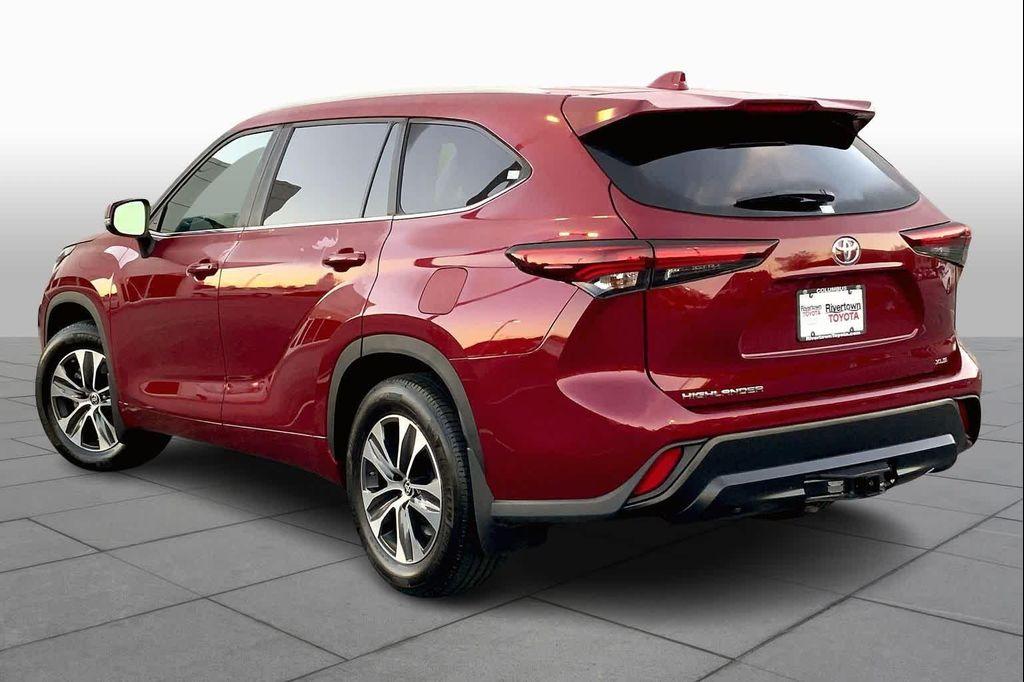 used 2025 Toyota Highlander car, priced at $44,586
