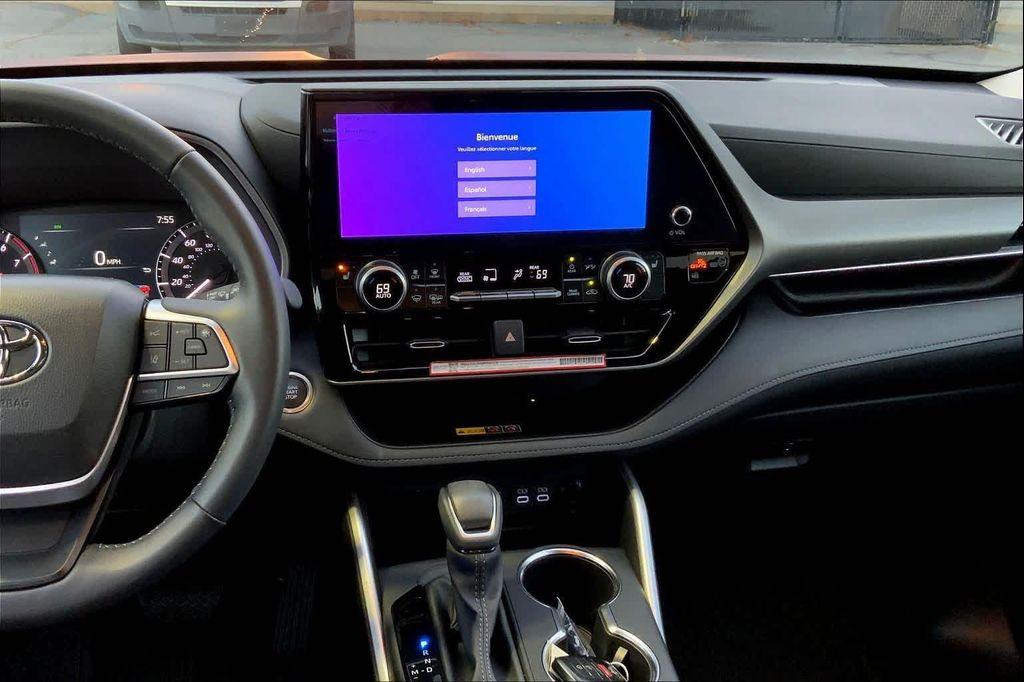 used 2025 Toyota Highlander car, priced at $44,586