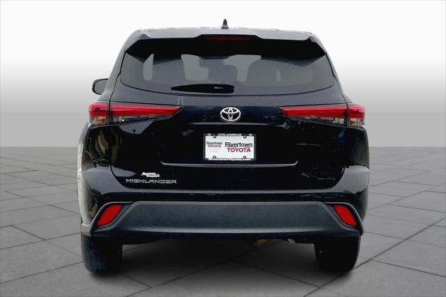 used 2022 Toyota Highlander car, priced at $28,000