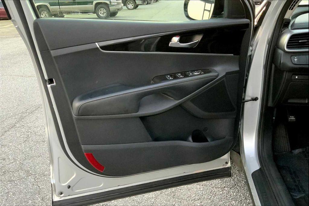 used 2020 Kia Sorento car, priced at $15,105