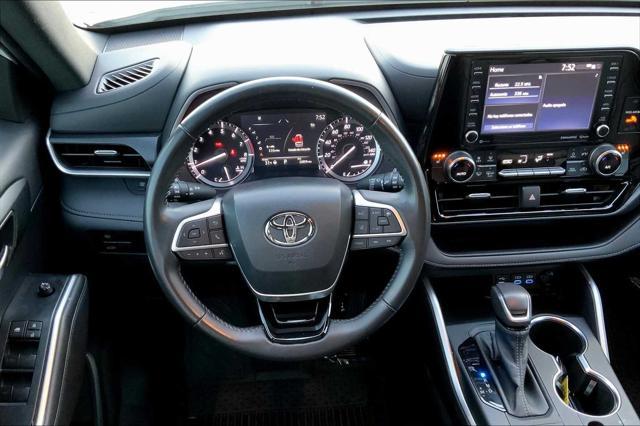 used 2022 Toyota Highlander car, priced at $39,702