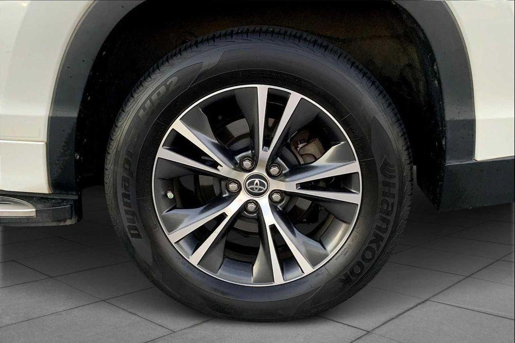 used 2016 Toyota Highlander car, priced at $16,821