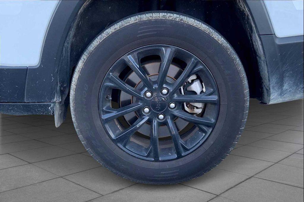 used 2023 Jeep Cherokee car, priced at $22,889