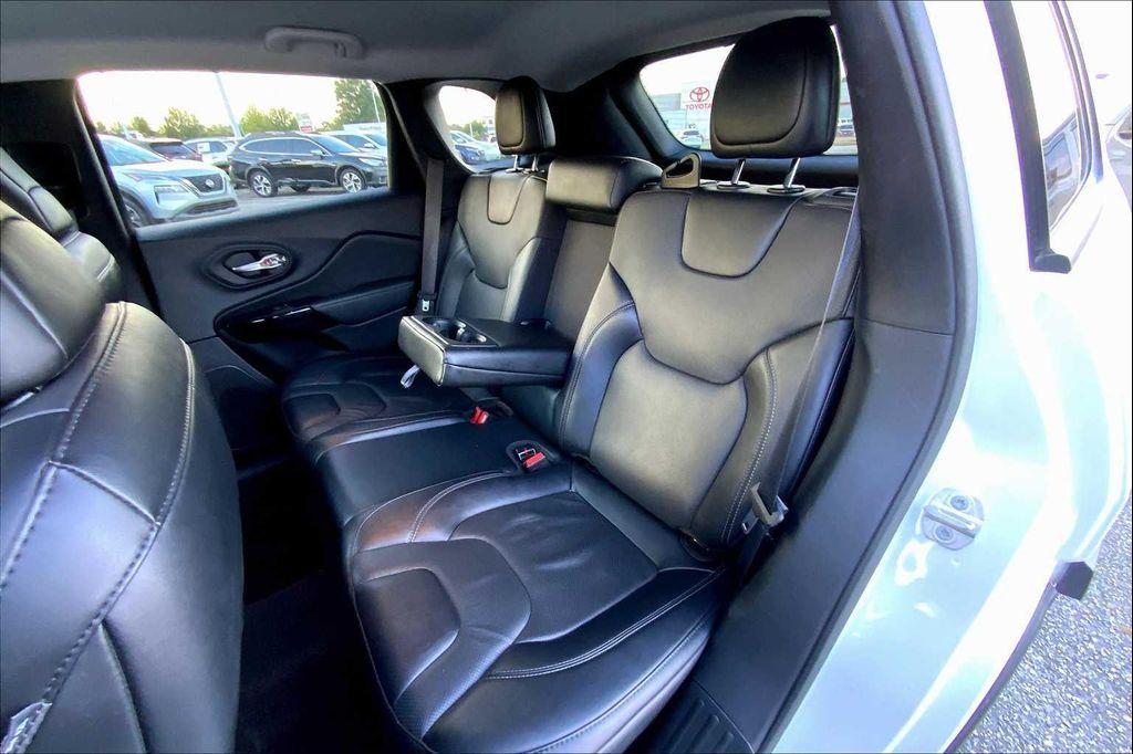 used 2023 Jeep Cherokee car, priced at $22,889