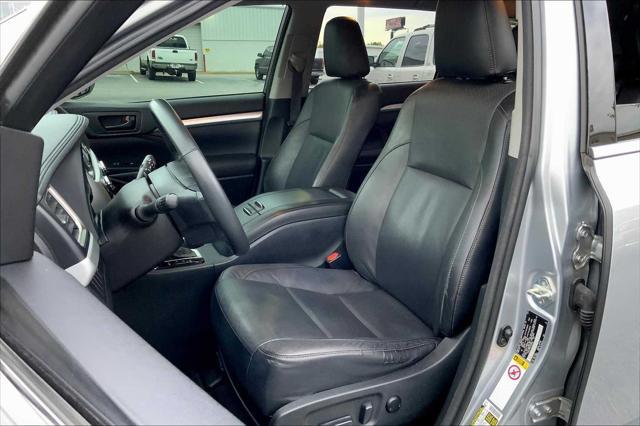 used 2014 Toyota Highlander car, priced at $13,132