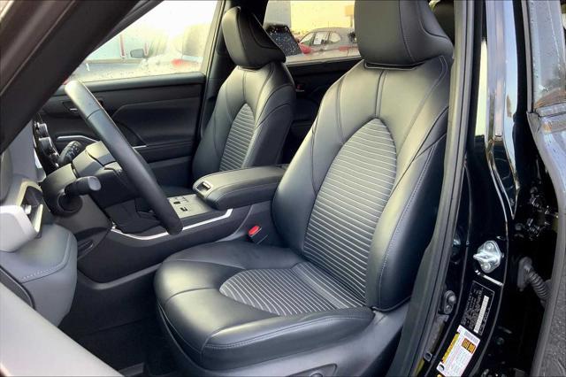 used 2024 Toyota Highlander car, priced at $43,899