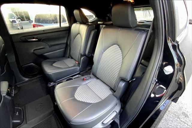 used 2024 Toyota Highlander car, priced at $43,899