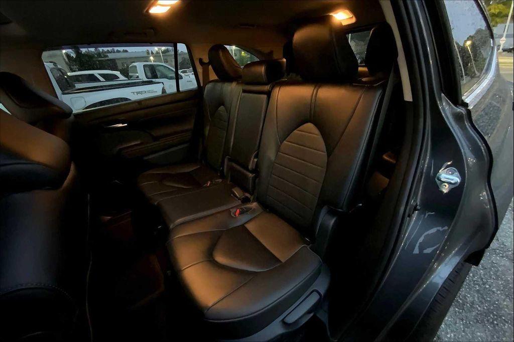 used 2023 Toyota Highlander car, priced at $38,561