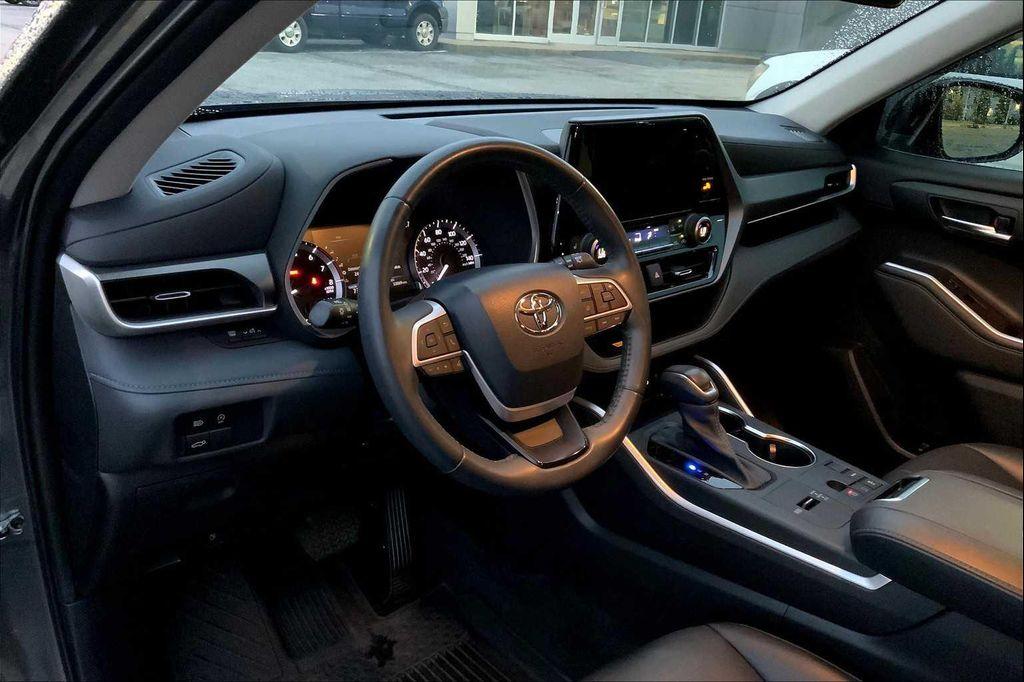 used 2023 Toyota Highlander car, priced at $38,561