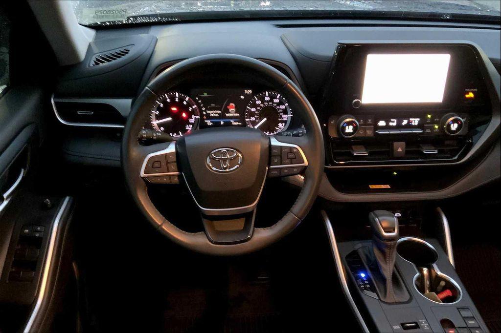 used 2023 Toyota Highlander car, priced at $38,561