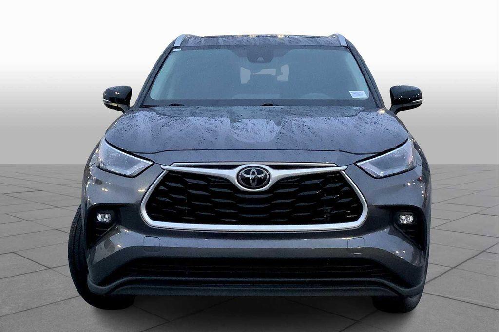 used 2023 Toyota Highlander car, priced at $38,561