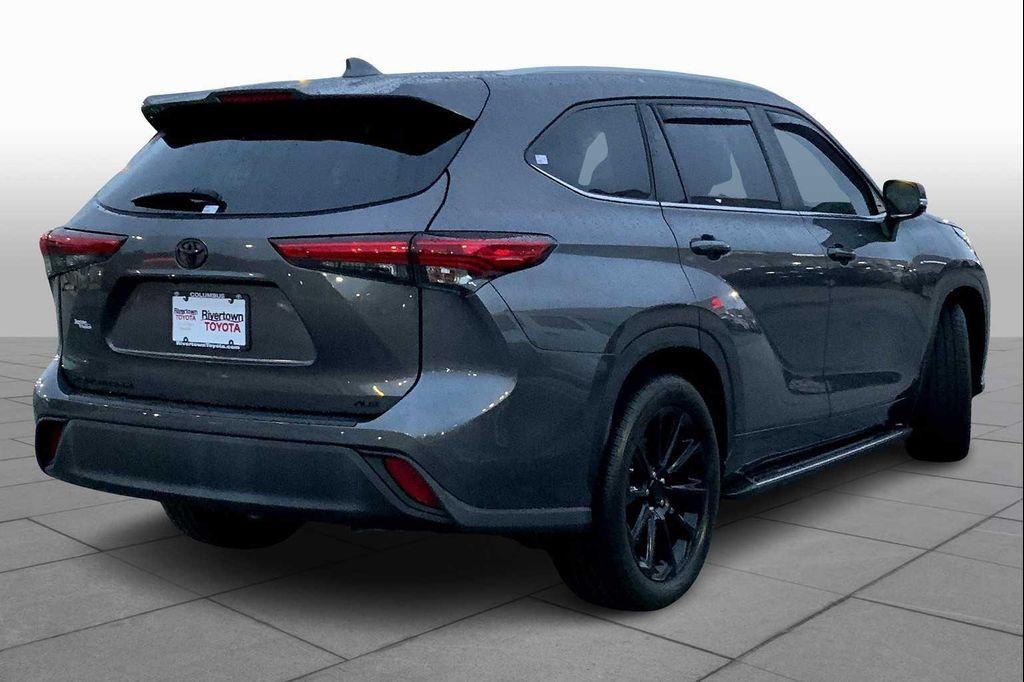 used 2023 Toyota Highlander car, priced at $38,561