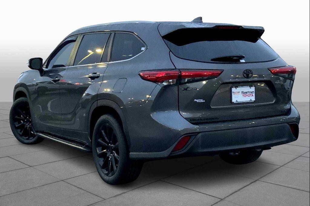 used 2023 Toyota Highlander car, priced at $38,561
