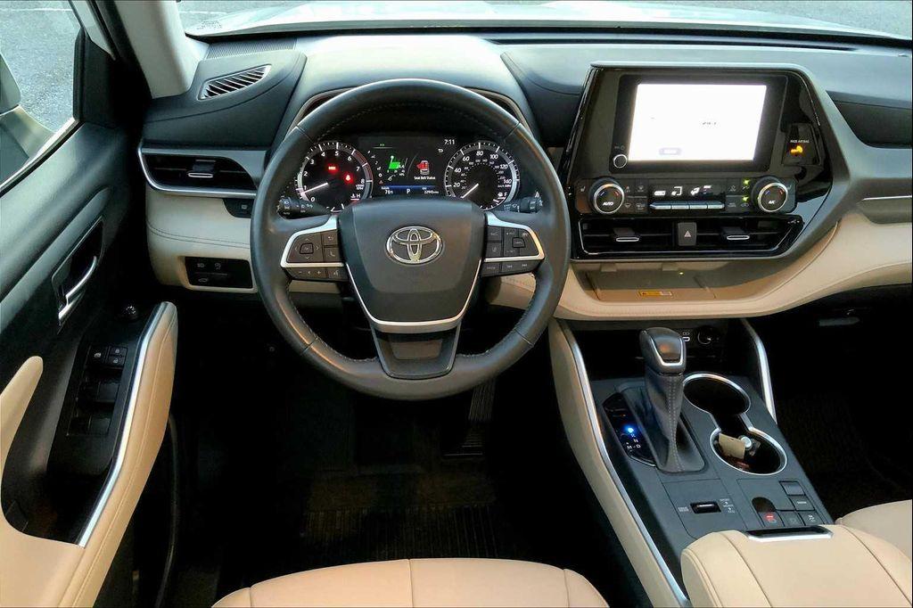 used 2023 Toyota Highlander car, priced at $40,958