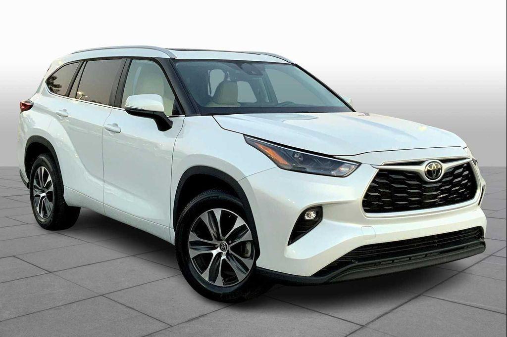 used 2023 Toyota Highlander car, priced at $40,958