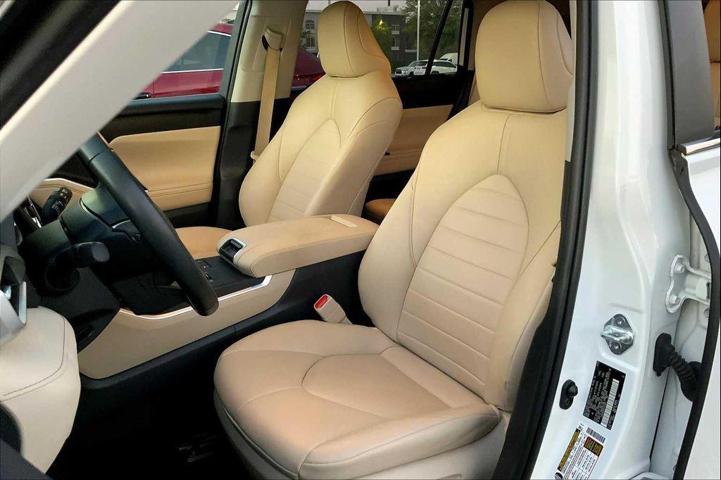 used 2023 Toyota Highlander car, priced at $40,958