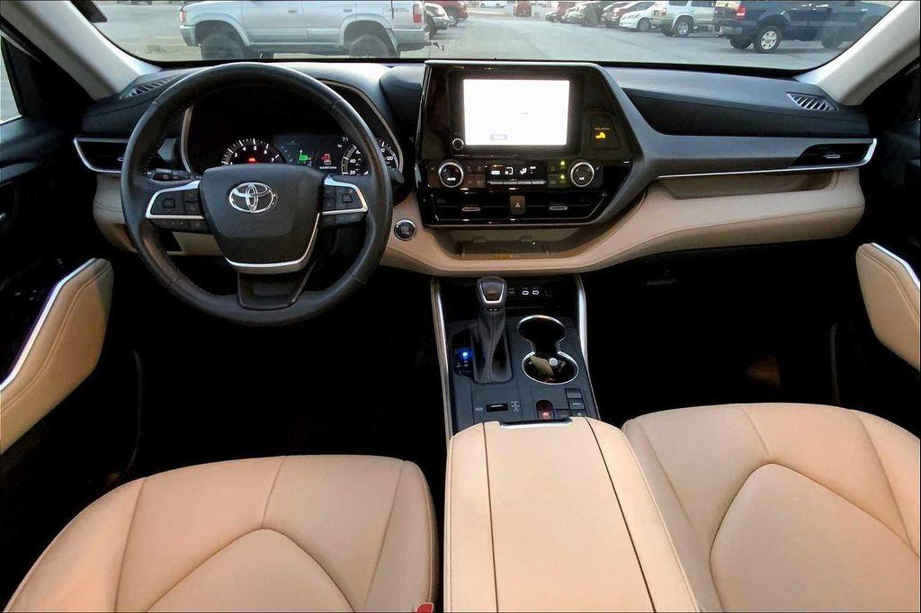 used 2023 Toyota Highlander car, priced at $40,958