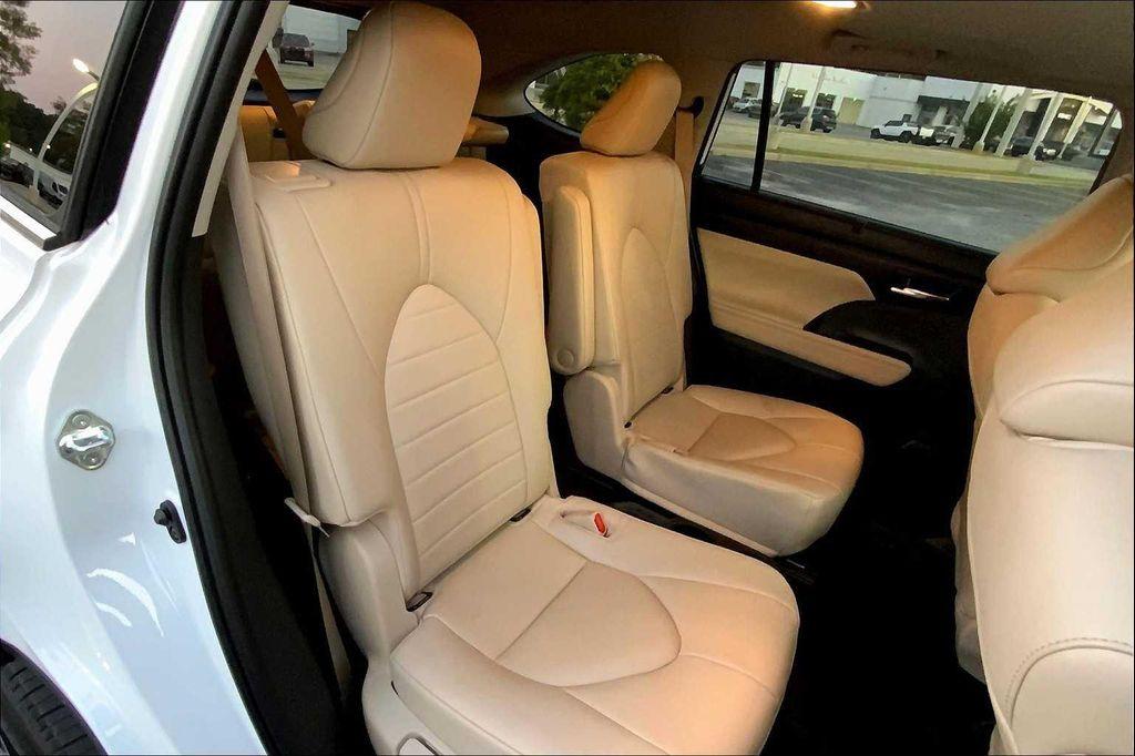 used 2023 Toyota Highlander car, priced at $40,958