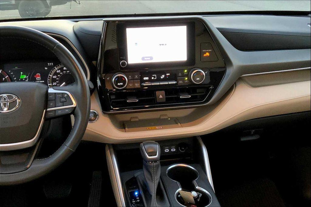 used 2023 Toyota Highlander car, priced at $40,958