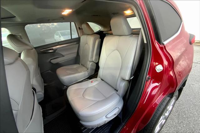 used 2023 Toyota Highlander car, priced at $42,232