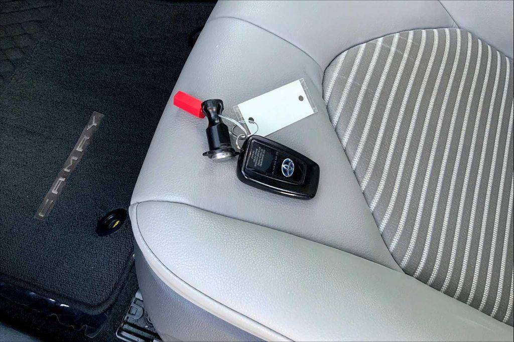 used 2019 Toyota Camry Hybrid car, priced at $20,388