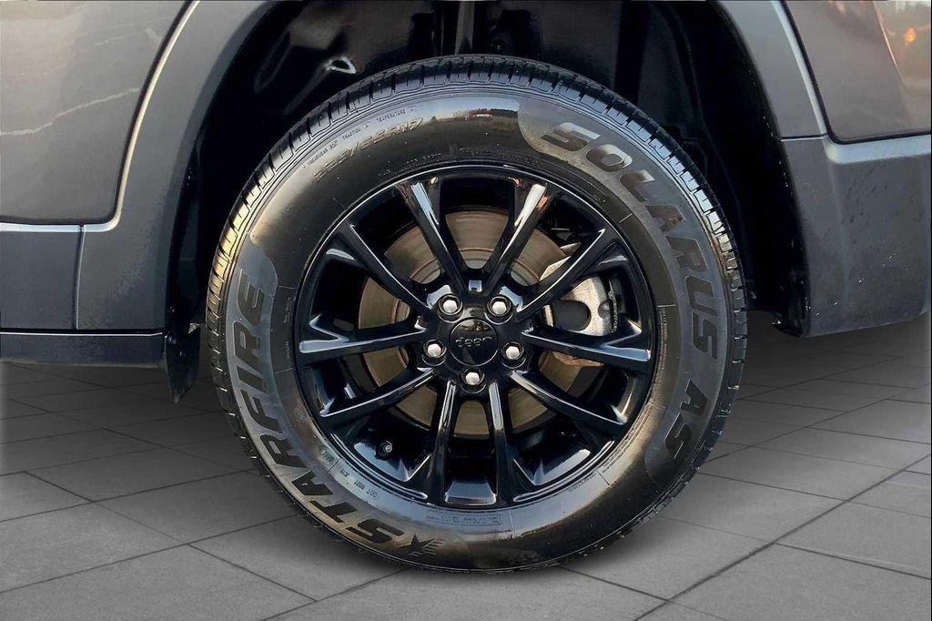 used 2023 Jeep Cherokee car, priced at $21,812