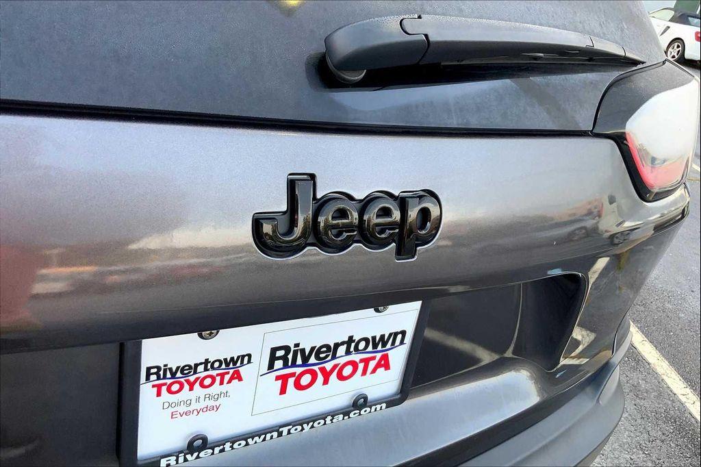 used 2023 Jeep Cherokee car, priced at $21,812
