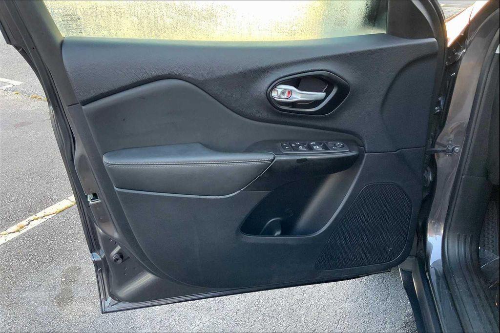 used 2023 Jeep Cherokee car, priced at $21,812