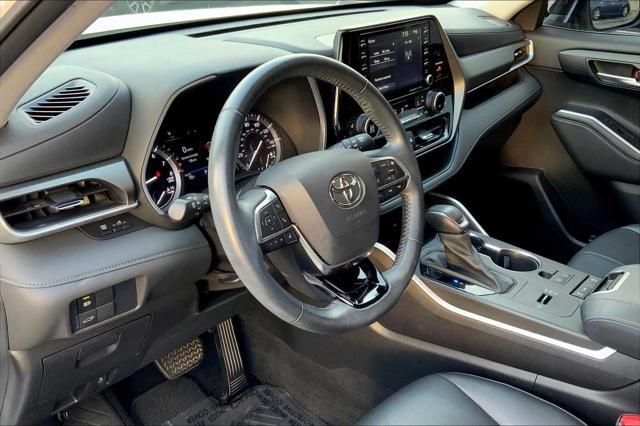 used 2020 Toyota Highlander car, priced at $30,633