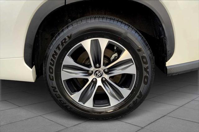 used 2020 Toyota Highlander car, priced at $30,633