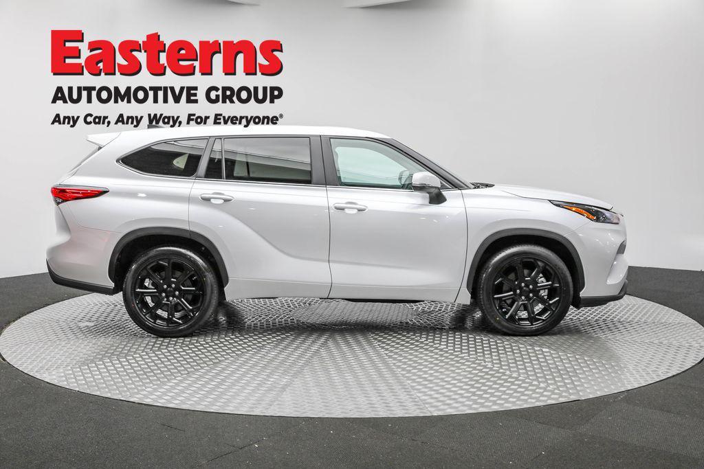 used 2023 Toyota Highlander car, priced at $30,950