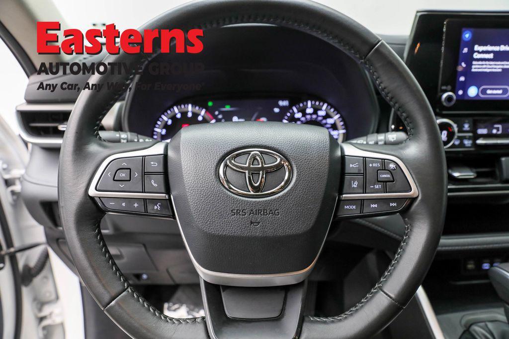 used 2023 Toyota Highlander car, priced at $30,950