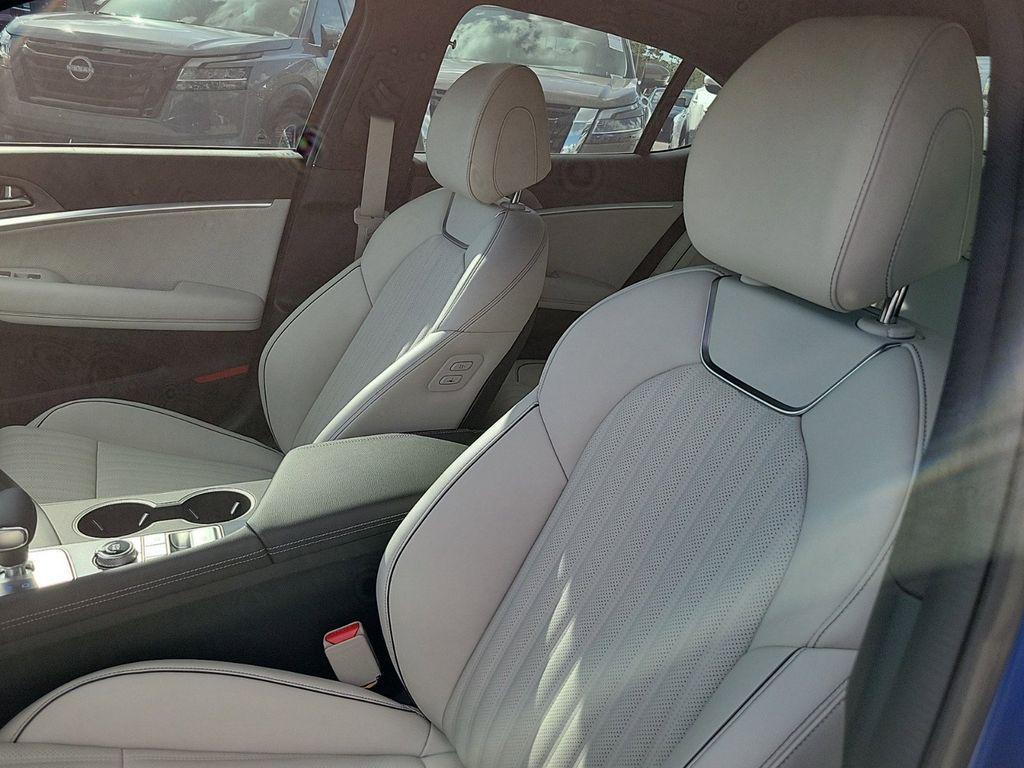 new 2025 Genesis G70 car, priced at $45,113