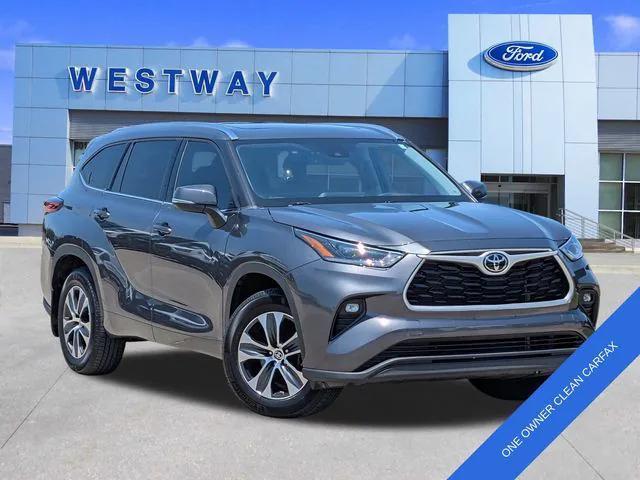 used 2021 Toyota Highlander car, priced at $31,994