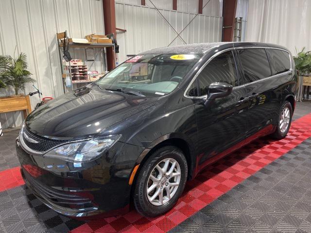 used 2017 Chrysler Pacifica car, priced at $11,200