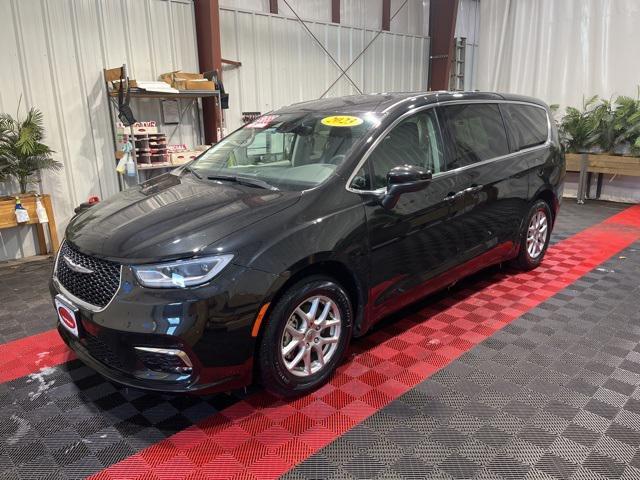 used 2023 Chrysler Pacifica car, priced at $25,322