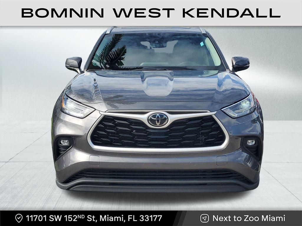 used 2022 Toyota Highlander car, priced at $28,490