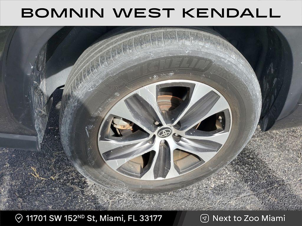 used 2022 Toyota Highlander car, priced at $28,490