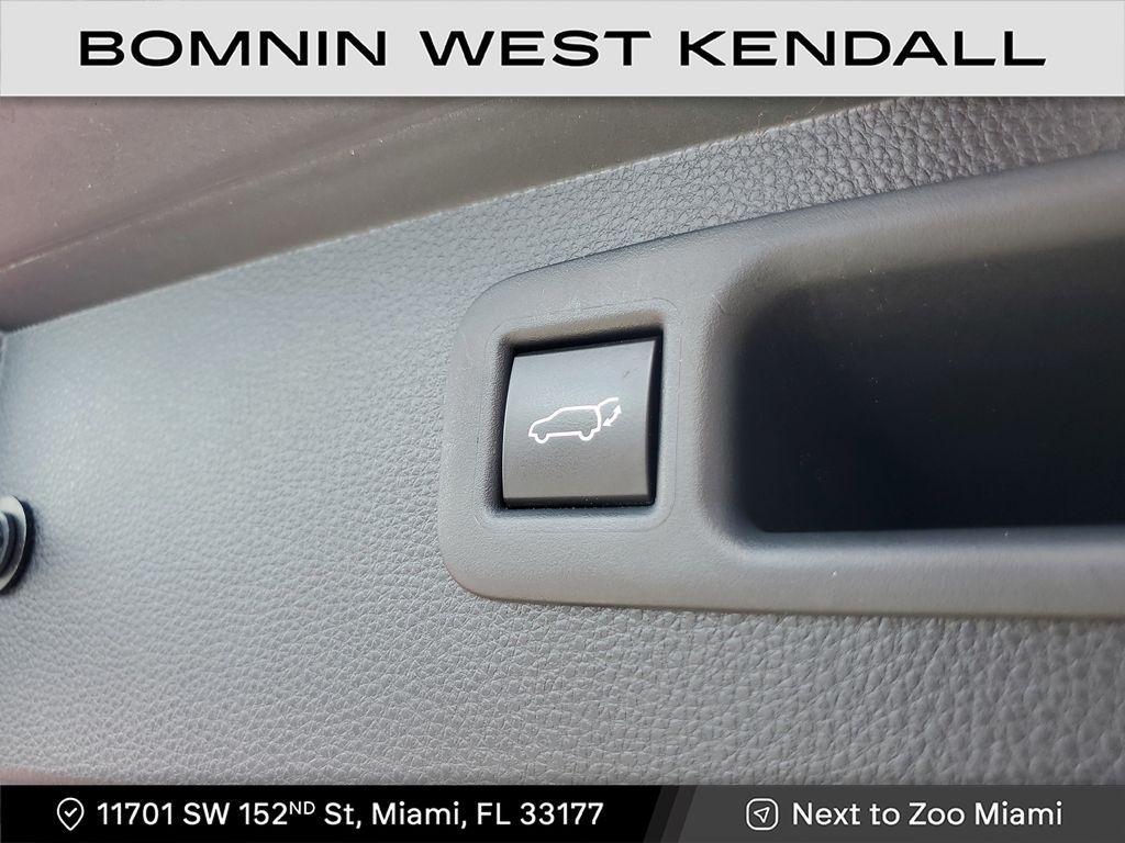 used 2022 Toyota Highlander car, priced at $28,490
