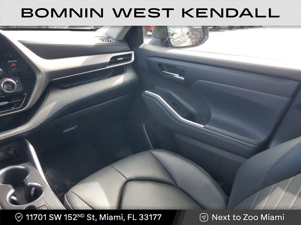 used 2022 Toyota Highlander car, priced at $28,490