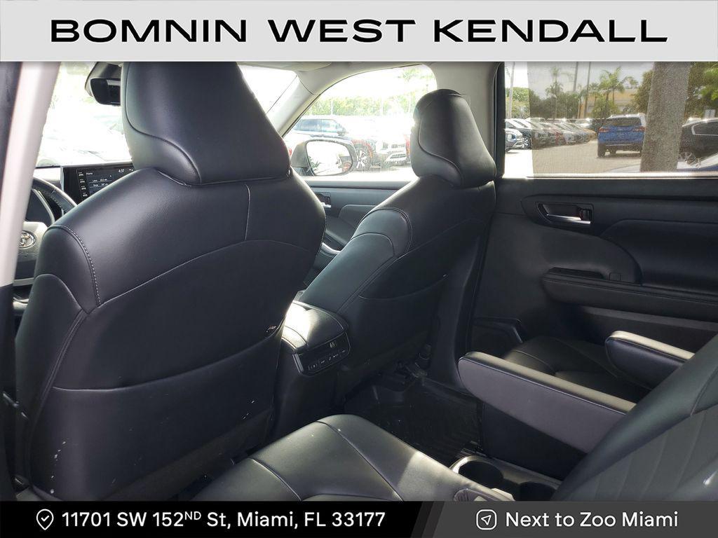 used 2022 Toyota Highlander car, priced at $28,490