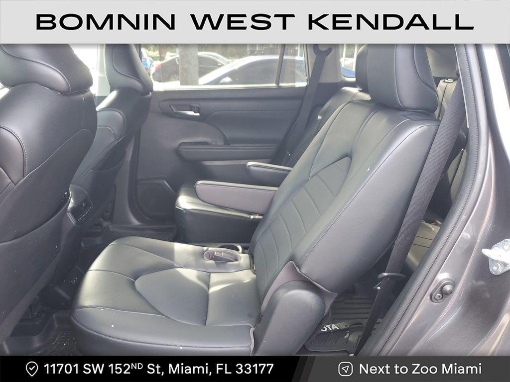 used 2022 Toyota Highlander car, priced at $28,490