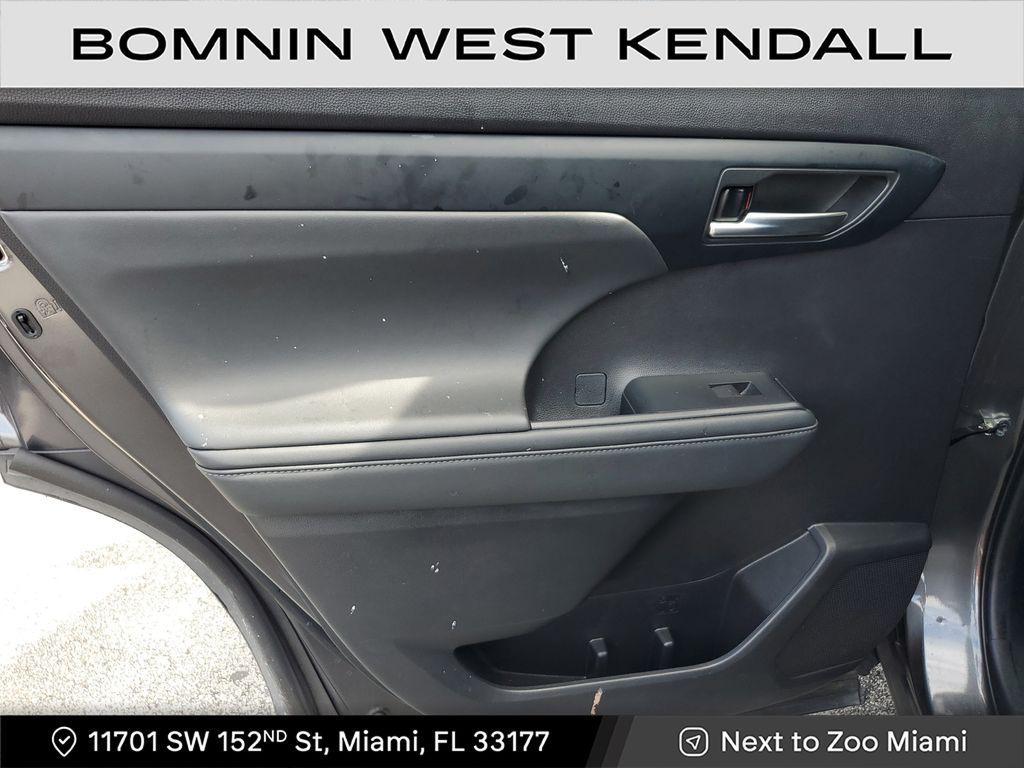 used 2022 Toyota Highlander car, priced at $28,490