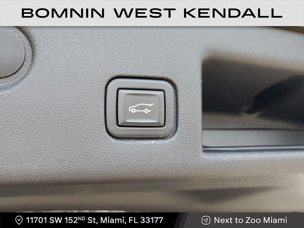 used 2023 Chevrolet Equinox car, priced at $13,490