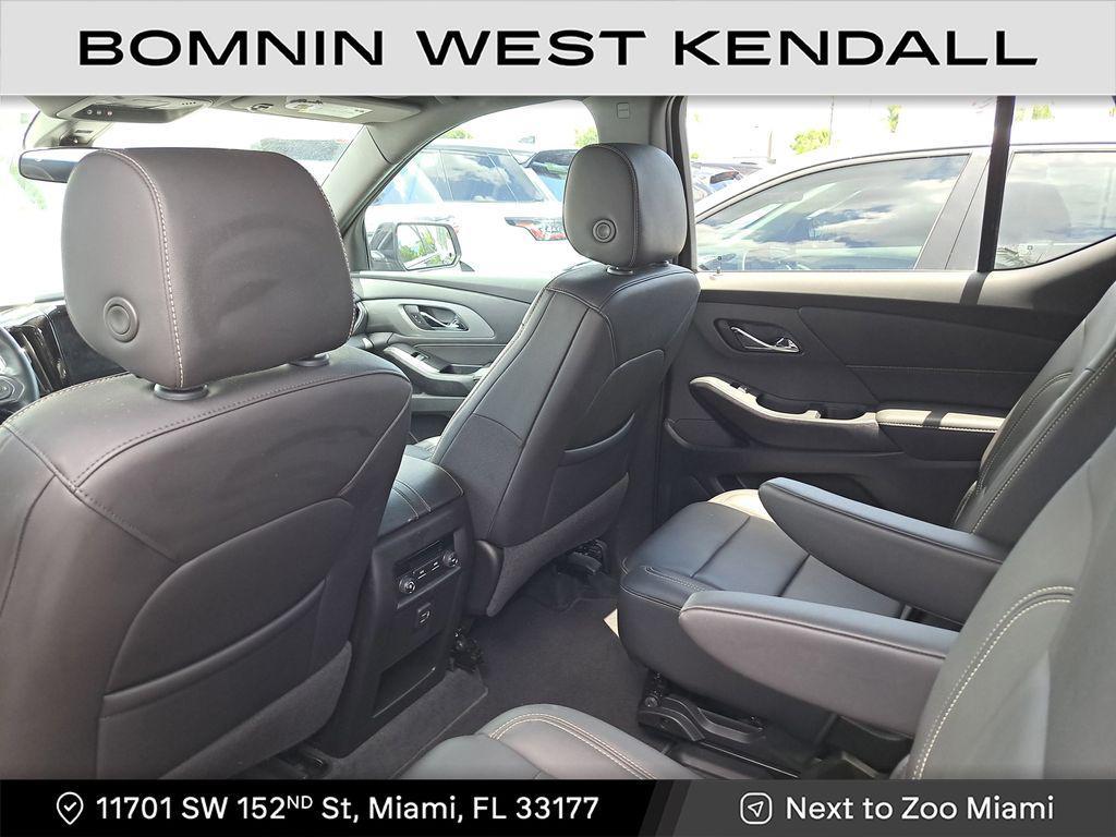 used 2023 Chevrolet Traverse car, priced at $27,490