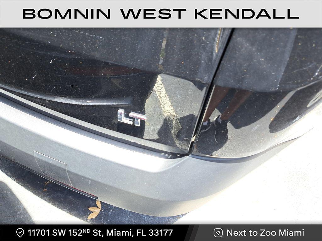 used 2023 Chevrolet Traverse car, priced at $27,490