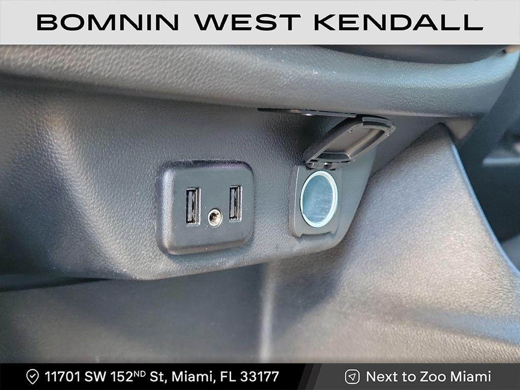 used 2023 Chevrolet Traverse car, priced at $21,990