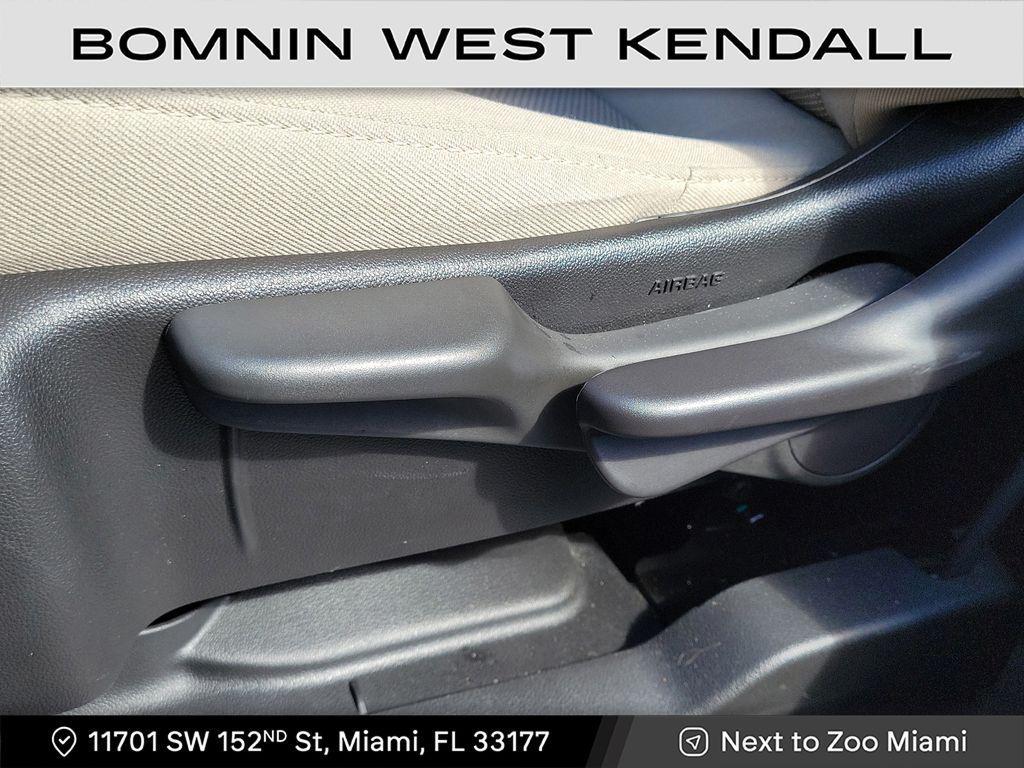 used 2023 Chevrolet Traverse car, priced at $21,990