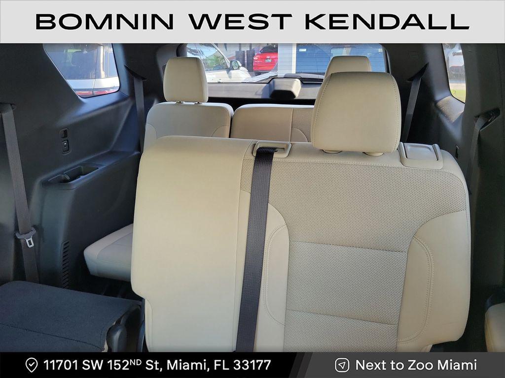 used 2023 Chevrolet Traverse car, priced at $21,990